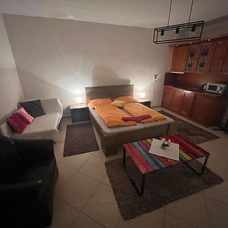 Monelly Apartman Komárno エクステリア 写真