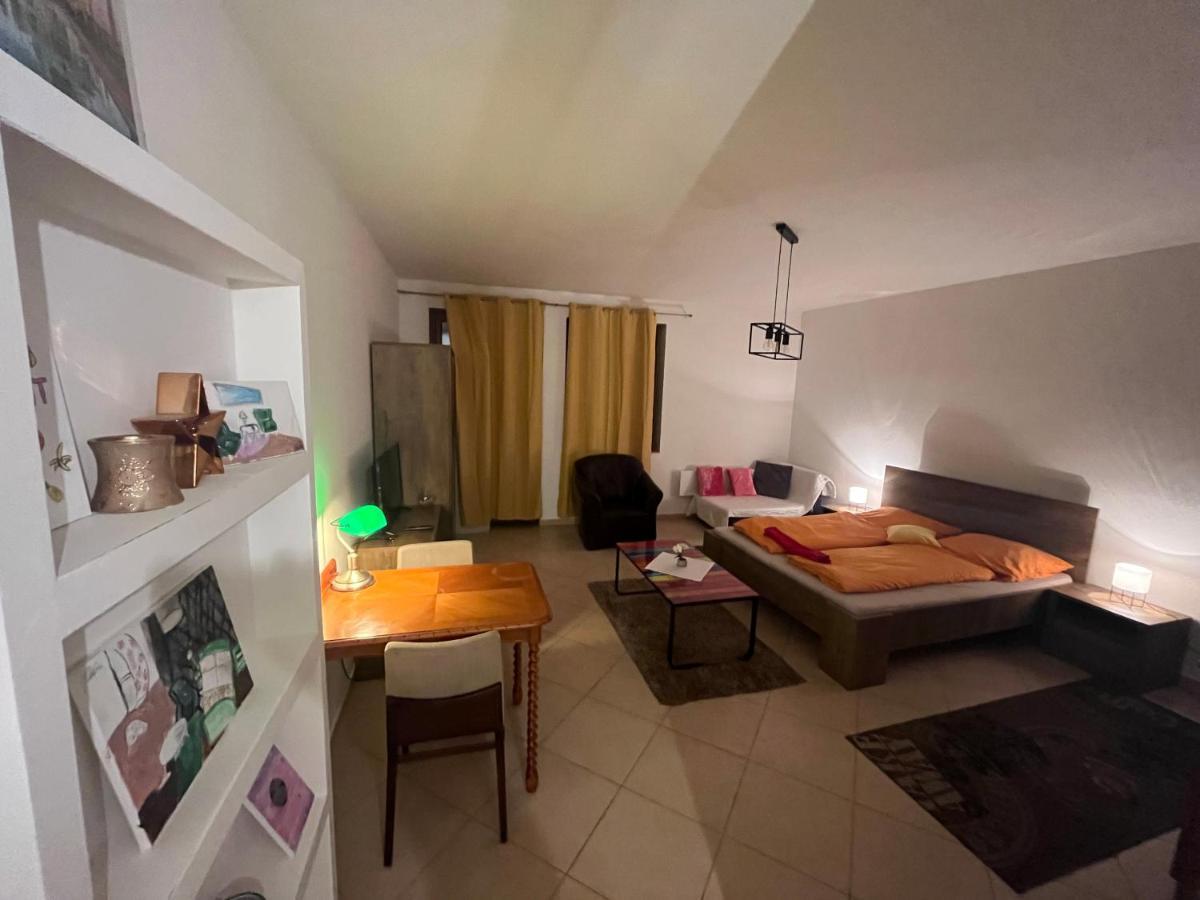 Monelly Apartman Komárno エクステリア 写真