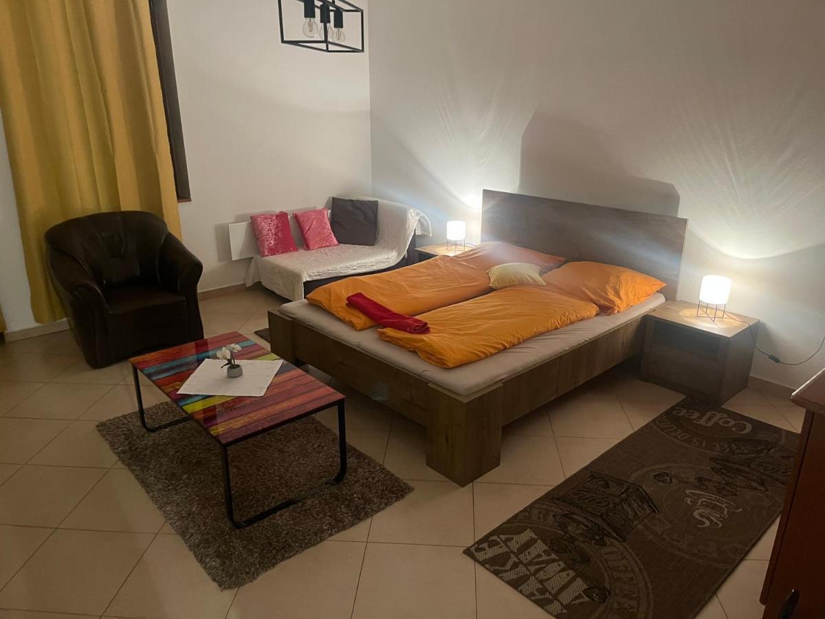Monelly Apartman Komárno エクステリア 写真